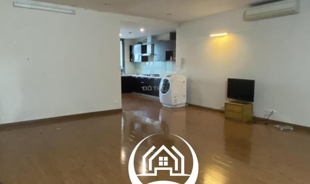 Căn hộ chung cư 671 Hoàng Hoa Thám, Ba Đình 112m2, 3PN 2VS. view Hồ Tây, giá chỉ: 4,8 tỷ