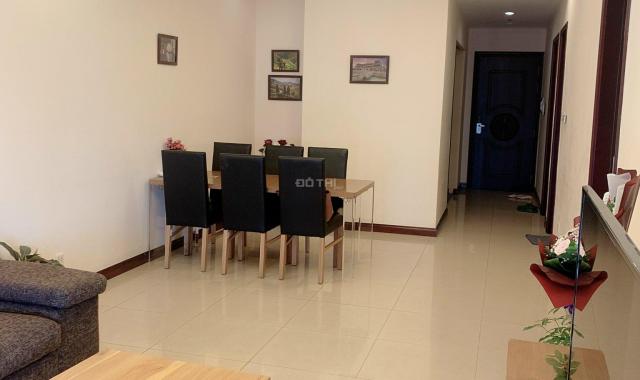 Cho thuê Royal City căn 2PN (full đồ, gần 130 m2, vào được ngay), LH: 0912 396 400 miễn TG)