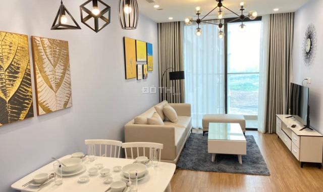 Cho thuê căn hộ chung cư Vinhomes Nguyễn Chí Thanh 3 phòng ngủ đầy đủ nội thất đẹp, sang trọng