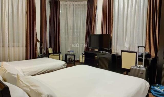 Bán khách sạn 3 sao phố cổ Hoàn Kiếm, lô góc DT 280m2, 8T, giá 190 tỷ