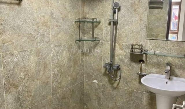 Cho thuê nhà mới MP Hoàng Quốc Việt 63m2 x 3,5 tầng, vỉa hè rộng