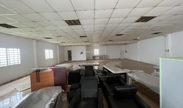 Cho thuê MB ngang 12,6m dài 19m (tổng 240m2) MT Nguyễn Du 25tr/tháng kinh doanh Bida, Spa, showroom