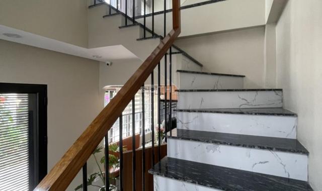 Nhà mới đẹp lô góc kinh doanh - vỉa hè ô tô 50m2. 5 tầng, giá hơn 9 tỷ