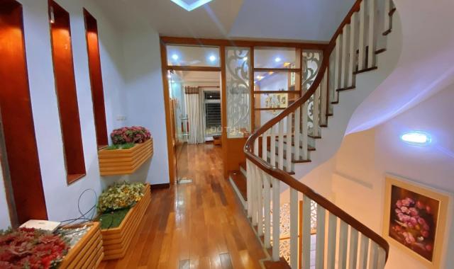 Bán nhà chính chủ phân lô gara ô tô đường 800A Cầu Giấy 58m2 5 tầng, mặt tiền 4,3m giá 12,8 tỷ