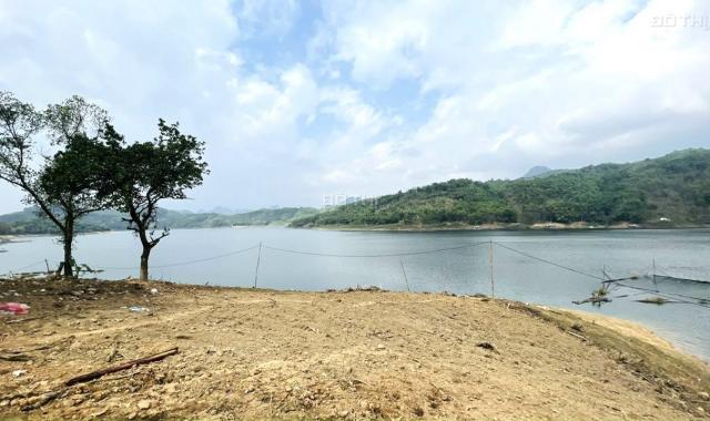Bán đất diện tích 2400m2 bám Hồ tại Suối Hoa - Tân Lạc - Hòa Bình. Chỉ 1tr/m2 - Liên hệ 0876882626
