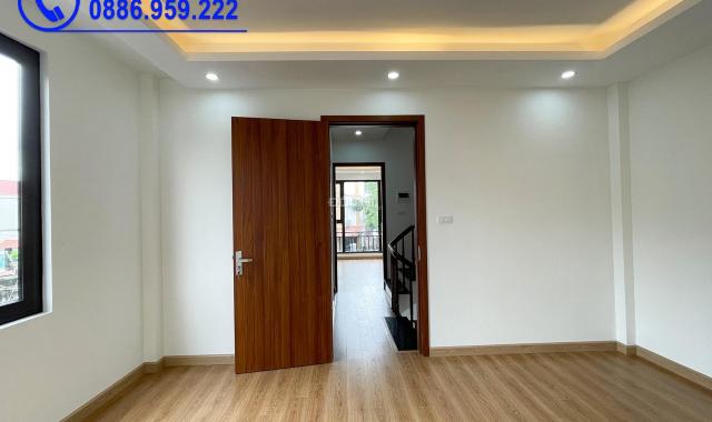 Bán nhà Vân Canh lô góc diện tích 45m2 x 4 tầng 5PN, ô tô dừng đỗ cách 2 nhà, bãi gửi ô tô cách 30m