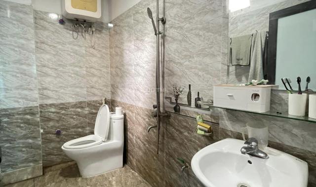 Bán nhà Trung Kính ngõ thông kd tiện ích dân xây 42m2 chỉ với 4,5 tỷ