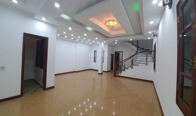 Biệt thự sân vườn Ngọc Thụy 130m2, MT 7m ngõ thông ô tô gần cầu Long Biên chỉ có 12 tỷ bán nhanh