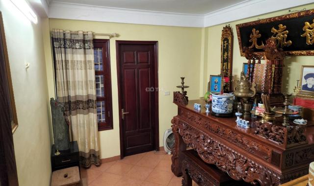 Nhà Nguyễn Đình Hoàn, DT 68m2, 5T - 10m ô tô tránh đỗ - 7 phòng vuông đẹp, giá 5.9 tỷ