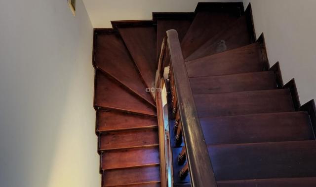 Nhà Nguyễn Đình Hoàn, DT 68m2, 5T - 10m ô tô tránh đỗ - 7 phòng vuông đẹp, giá 5.9 tỷ