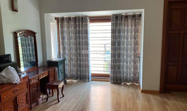 Cần bán nhà phố Trần Đại Nghĩa, DT: 80m2, 6 tầng, MT 5m, giá 15.8 tỷ. Liên hệ: 0986896619