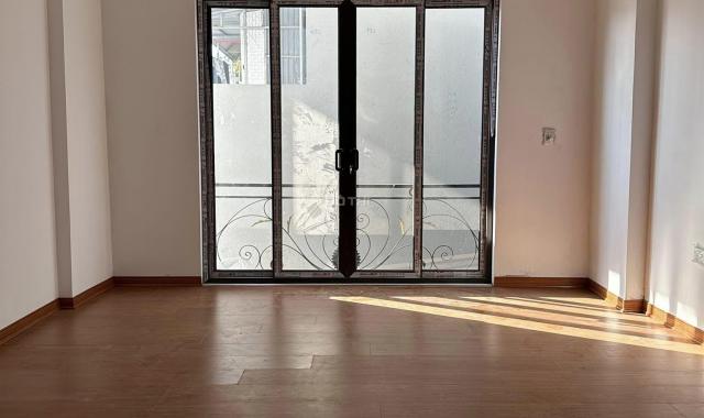 Bán nhà mới ở ngay Đội Cấn, Ba Đình, DT: 32m2, giá 3,75 tỷ