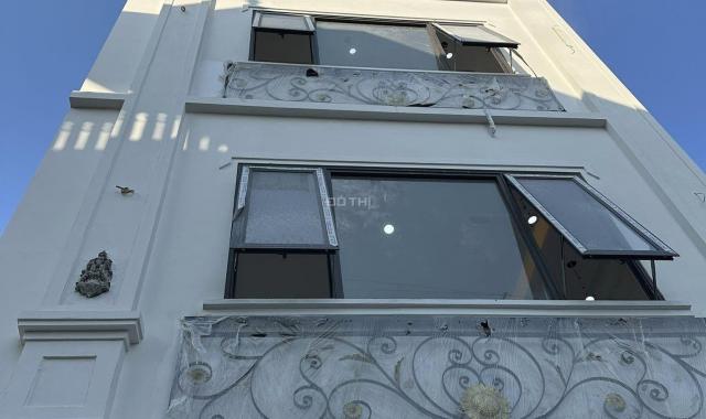 Bán nhà mới ở ngay Đội Cấn, Ba Đình, DT: 32m2, giá 3,75 tỷ