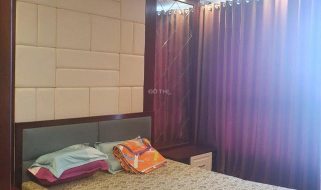 Cho thuê căn hộ 3 phòng ngủ Vinhomes Nguyễn Chí Thanh đủ nội thất, tầng 26