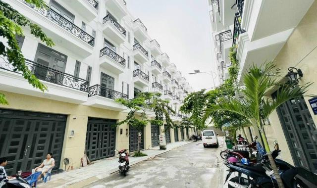 Chính chủ bán nhà 1 trệt 3 lầu, thạnh lộc , DTSD 230m2, sổ riêng, 5.5 tỷ 0906951812