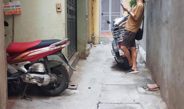 Chính chủ bán nhà 5 tầng lô góc quận Cầu Giấy, cách phố Dịch Vọng Hậu 60m