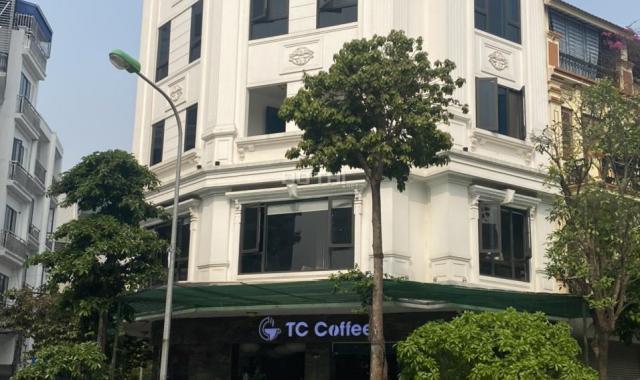 Siêu hót tòa nhà văn phòng mới 100%, nằm trung tâm Quận Thanh Xuân. DT 116m2 x 10 tầng, MT 6m