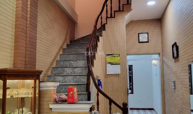 Bán nhà trong ngõ 35 Đặng Thai Mai, giá 8.8 tỷ, 52m2x4T, ngõ thoáng