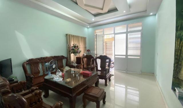 2,6 tỷ, nhà trung tâm P. Hùng Vương, Hồng Bàng (63,6m2*3tầng), sân công riêng, ô tô đỗ cửa