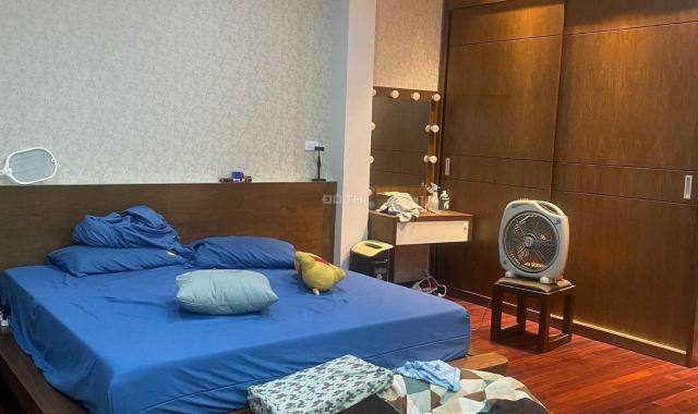 Bán nhà mặt phố Trần Hưng Đạo - Mặt tiền 10m - 390m2 - mặt phố - bán hiện trạng 300 tỷ