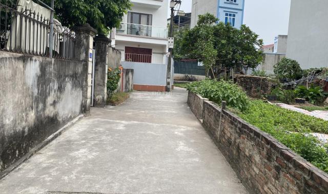 Bán giúp bạn tôi mảnh đất hai mặt thoáng tặng căn nhà cấp 4 tại tổ 4 phường Việt Hưng, Long Biên