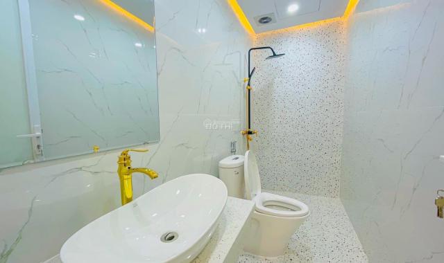 Bán nhà mới tinh, đầy đủ nội thất. 37m2 x 5 tầng, gần đường Trần Cung, Nghĩa Tân, giá chỉ 4,15 tỷ