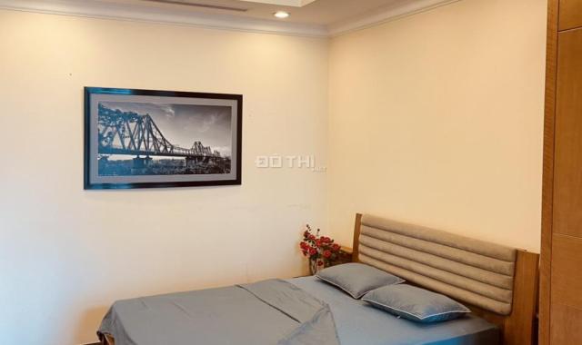 Cho thuê Vinhomes Royal City 2 phòng ngủ, full nội thất