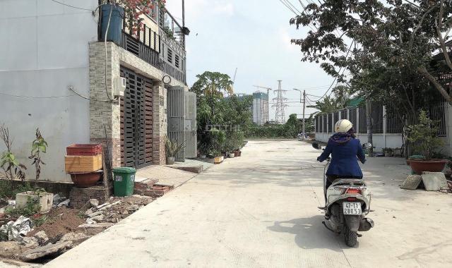 Bán gấp nhà ngang 5.3m, hẻm 5m, DTSD 75m2, Thạnh Lộc 15 Q. 12, ngay ngã tư Ga, 3.3 tỷ