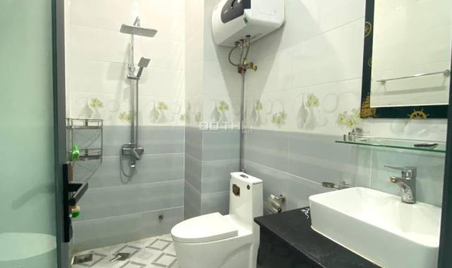 Bán nhà mặt tiền Nguyễn Thúy, 3 tầng, DT 87.5m2 5,6 tỷ