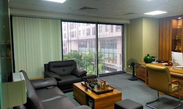 Cho thuê văn phòng sẵn nội thất xịn xò 80m2, 155m2, 400m2 Hong Kong Tower chỉ 335.000 VNĐ/m2
