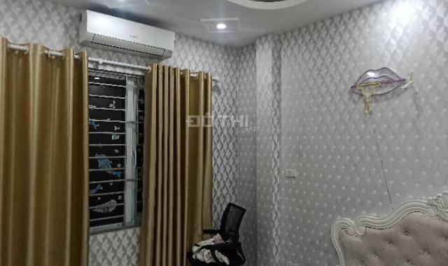 Quá rẻ! Chỉ 2,8 tỷ có nhà 40m2 x 4 tầng, Lệ Mật, Việt Hưng, 4 PN, nhà đẹp ở ngay