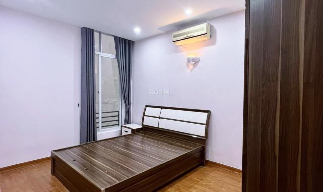 Cho thuê căn hộ 2 phòng ngủ mặt phố Tô Ngọc Vân 75m2