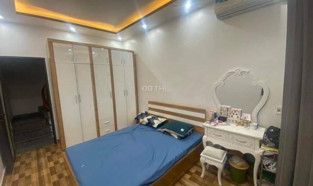 Cho thuê nhà riêng 2,5 tầng full đồ đạc tại đường Hồ Sen, đi bộ ra được Aeon Mall