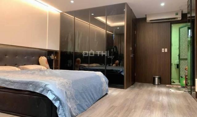 Bán nhà mặt phố đường Láng kinh doanh vô địch - 41m2 - 5 T - MT 5.2 m - Giá 13,45 tỷ