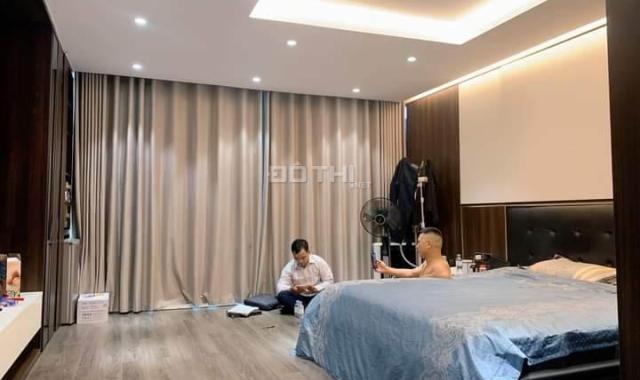 Bán nhà mặt phố đường Láng kinh doanh vô địch - 41m2 - 5 T - MT 5.2 m - Giá 13,45 tỷ
