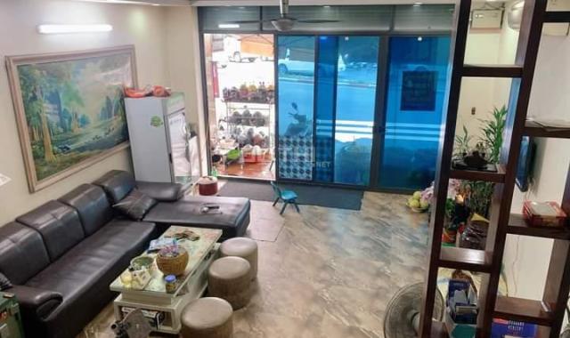 Bán nhà mặt phố đường Láng kinh doanh vô địch - 41m2 - 5 T - MT 5.2 m - Giá 13,45 tỷ