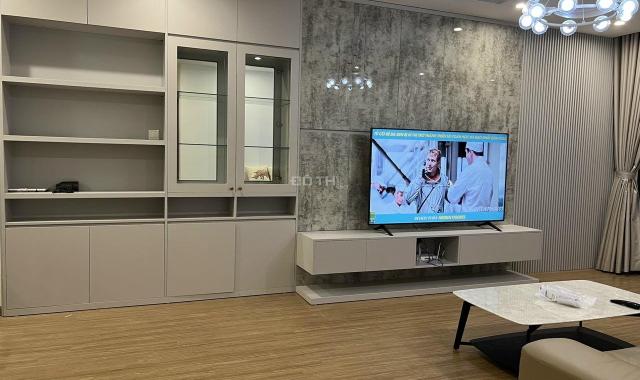 Cho thuê căn hộ Vinhomes Skylake, căn góc view hồ, sẵn slot ô tô