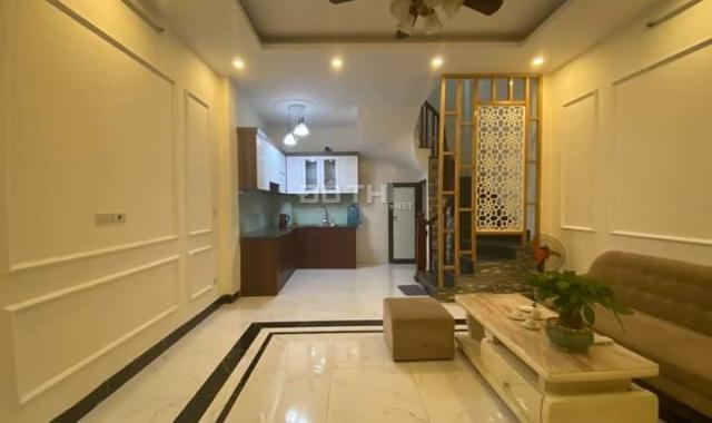 Nhà mình có căn nhà ở Vĩnh Hưng Hoàng Mai cần bán trước tết 5 tầng giá 3 tỷ. 0982475662