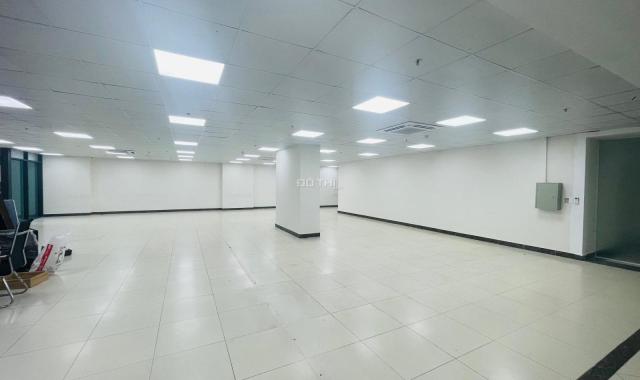 BQL tòa nhà Mỹ Đình 2 Plaza đang cho thuê duy nhất sàn VP với DT 245m2 bàn giao trần, thảm