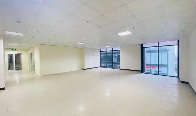 BQL tòa nhà Mỹ Đình 2 Plaza đang cho thuê duy nhất sàn VP với DT 245m2 bàn giao trần, thảm