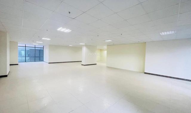 BQL tòa nhà Mỹ Đình 2 Plaza đang cho thuê duy nhất sàn VP với DT 245m2 bàn giao trần, thảm