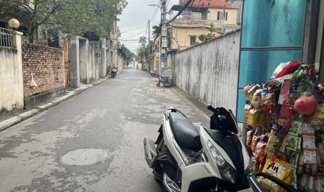 Chuyển công tác bán gấp nhà ô tô vào giá chỉ 2,35 tỷ có TL tại Việt Hưng, LB