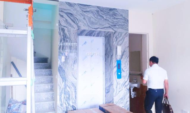 Mặt phố Nguyễn Trãi, Thanh Xuân, 30m2 x 6T, thang máy. Trung tâm Ngã Tư Sở