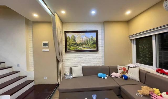 Bán nhà Nguyễn Chí Thanh, lô góc, ô tô đỗ cổng, DT 46m2 6,5 tỷ