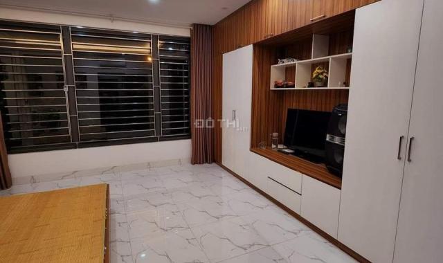 Chính chủ cần bán gấp nhà La Khê 50m2x5T, MT 5m. Đường lớn kinh doanh. Giá 7.2 tỷ