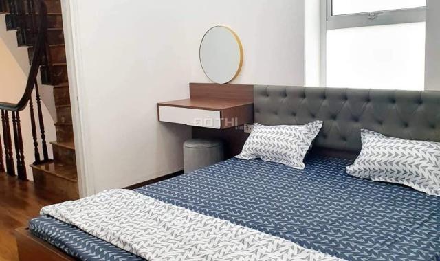 Bán gấp nhà đầu ngõ Tân Ấp, giá 6.9 tỷ, 79m2x5T, nở hậu, 3 thoáng