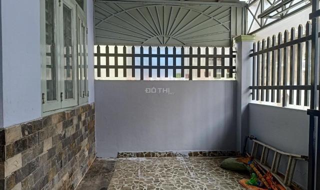 Cần tiền giảm giá mạnh căn nhà 2 mặt tiền đường Lò Lu quận 9