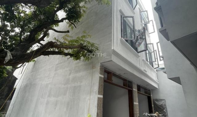 Bán nhà 4 tầng 38m2 ô tô đỗ cổng phường Biên Giang. Giá 1.65 tỷ LH: 0975040703
