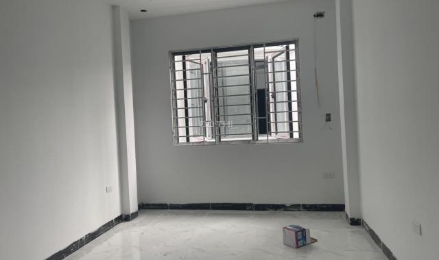 Bán nhà 4 tầng 38m2 ô tô đỗ cổng phường Biên Giang. Giá 1.65 tỷ LH: 0975040703