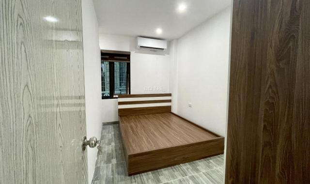Cần bán toà căn hộ cho thuê tại Tôn Thất Tùng, DT 100m2x8 tầng, 2 mặt đường trước sau, cách phố 20m